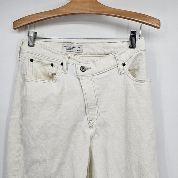 Abercrombie The 90's Straight Ultra High Rise Asymetrical Waist Jeans 28/6L - Picture 2 of 6